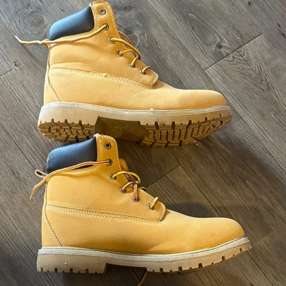 Ozark Trail Men's Yellow and Black Boots. 13. Like New!! - Picture 5 of 6